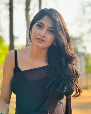 Kushee Ravi Instagram - Find the beauty in every moment.
.
.
Styling : @stylebyaishwarya 
Mua : @makeovers_by_shwethagowda 
Pc : @lohitksl