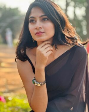 Kushee Ravi Instagram - Find the beauty in every moment.
.
.
Styling : @stylebyaishwarya 
Mua : @makeovers_by_shwethagowda 
Pc : @lohitksl