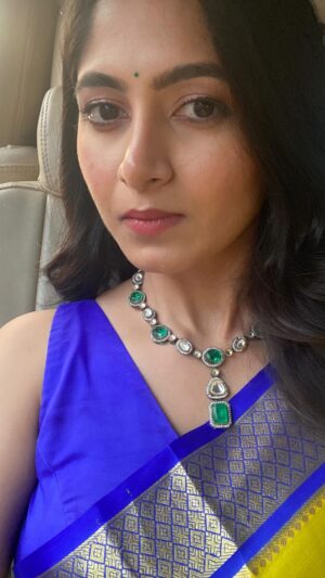 Kushee Ravi Instagram - (Not) soo obedient actor😝 
.
.
Vc and Mua : @makeovers_by_shwethagowda 
Saree : @thenalme 
Blouse : @maayarangdesignstudio 
Jewels : @thespatika 
Editing : @appuappukr
#dia  #actress #actorslife #soulofdia #filmindustry #film