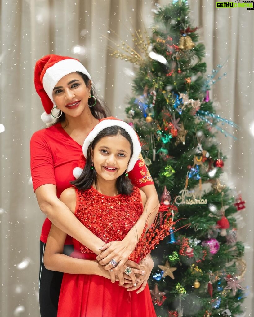 Lakshmi Manchu Instagram - Festive Spirit at home, wishing you a very merry holiday season!🎄❄ Home Sweet Home