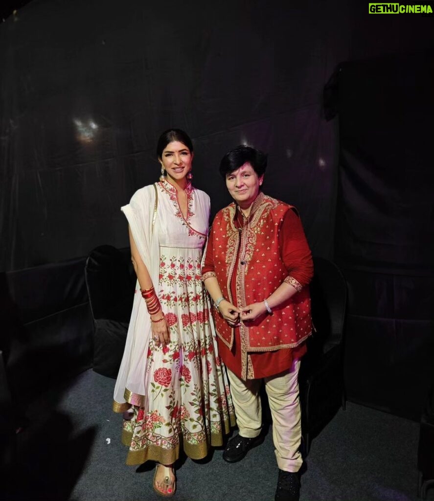 Lakshmi Manchu Instagram - A blissful evening immersed in the divine grace of Garba, graced by the presence of the illustrious Falguni Pathak Ji. The energy was nothing short of a spiritual awakening, with over 10,000 devout souls dancing in unison to honor the divine Mother Durga. This Dussehra, I send forth boundless love and blessings to vanquish the forces of evil and usher in the reign of good. A special mention to all the organizers for treating me with so much love. Late Shri Pramod Mahajan Sports Complex