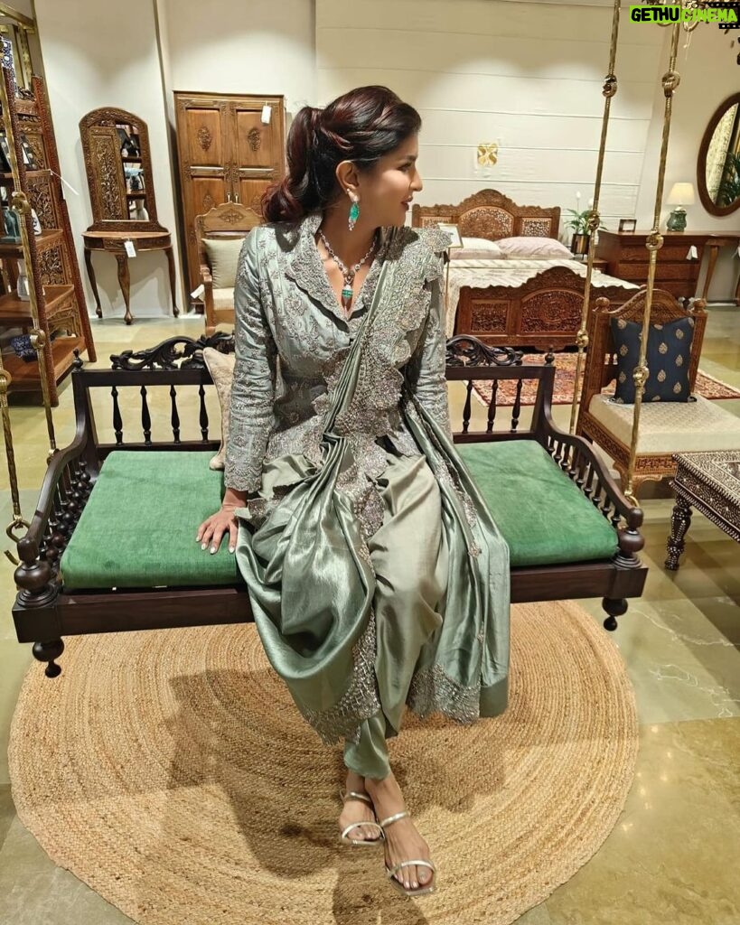 Lakshmi Manchu Instagram - Lost in the timeless allure of Swadesh, Hyderabad, guided by the discerning eye of Nita Ambani Ji. In this inaugural, Swadesh unfolded like a poetic saga, marking its first-ever launch. Sarees that weave tales of tradition, artefacts echoing the heartbeat of culture, and jewelry that sparkles with heritage. Each step is a dance through the delicate tapestry of India's rich artistic legacy. Grateful for a day immersed in the symphony of craftsmanship and beauty. @mirzasaniar @shilpareddy.official @sudha_r @namratashirodkar @aashka_ @nehwalsaina @mickeycontractor @parvathi_reddy_nukalapati_ @nita.ambaniii 🌺