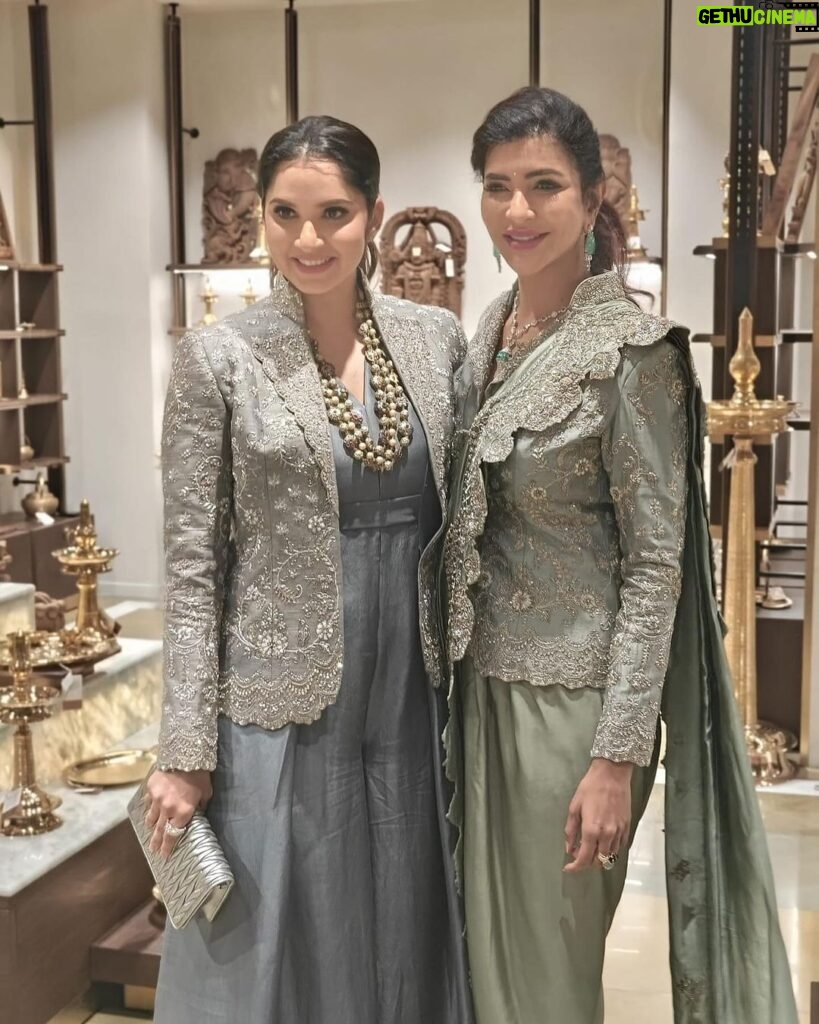 Lakshmi Manchu Instagram - Lost in the timeless allure of Swadesh, Hyderabad, guided by the discerning eye of Nita Ambani Ji. In this inaugural, Swadesh unfolded like a poetic saga, marking its first-ever launch. Sarees that weave tales of tradition, artefacts echoing the heartbeat of culture, and jewelry that sparkles with heritage. Each step is a dance through the delicate tapestry of India's rich artistic legacy. Grateful for a day immersed in the symphony of craftsmanship and beauty. @mirzasaniar @shilpareddy.official @sudha_r @namratashirodkar @aashka_ @nehwalsaina @mickeycontractor @parvathi_reddy_nukalapati_ @nita.ambaniii 🌺