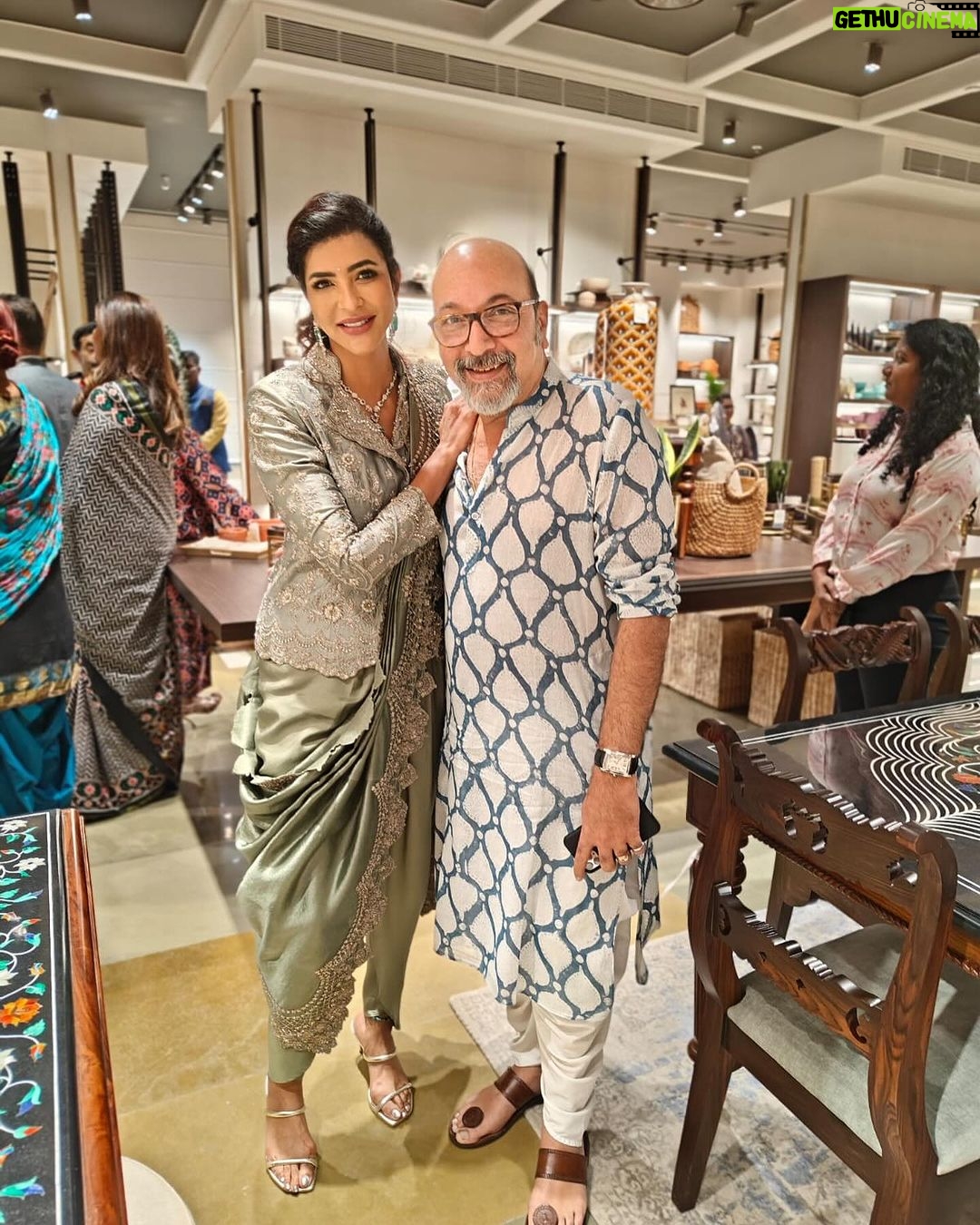 Lakshmi Manchu Instagram - Lost in the timeless allure of Swadesh, Hyderabad, guided by the discerning eye of Nita Ambani Ji. In this inaugural, Swadesh unfolded like a poetic saga, marking its first-ever launch. Sarees that weave tales of tradition, artefacts echoing the heartbeat of culture, and jewelry that sparkles with heritage. Each step is a dance through the delicate tapestry of India's rich artistic legacy. Grateful for a day immersed in the symphony of craftsmanship and beauty. @mirzasaniar @shilpareddy.official @sudha_r @namratashirodkar @aashka_ @nehwalsaina @mickeycontractor @parvathi_reddy_nukalapati_ @nita.ambaniii 🌺