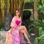 Lara Dutta Instagram - I’ve been promising my darling @mandirawirkhq that I would wear her gorgeous cape somewhere fabulous!! It’s taken me a loooong time to take myself on a much needed mini break!! I love my girlfriends because I can arm twist them into taking 500 pics, to finally get 2-3 that are post worthy! 😂. Behind the camera, there is one holding a hair brush and music speaker…. The other almost falling into the koi pond to get the perfect angle that makes my punjabi thighs look most flattering!!! 😂😂. Now that the pics are done I can safely exhale, stop holding everything in and go back to my MaiTai in peace!!