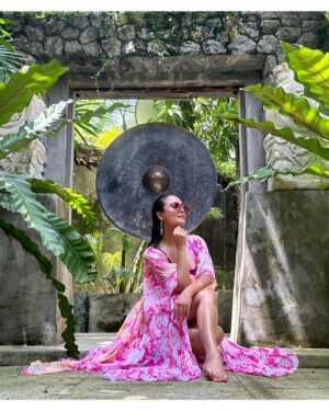 Lara Dutta Instagram - I’ve been promising my darling @mandirawirkhq  that I would wear her gorgeous cape somewhere fabulous!! It’s taken me a loooong time to take myself on a much needed mini break!! 

I love my girlfriends because I can arm twist them into taking 500 pics, to finally get 2-3 that are post worthy! 😂. Behind the camera, there is one holding a hair brush and music speaker…. The other almost falling into the koi pond to get the perfect angle that makes my punjabi thighs look most flattering!!! 😂😂. 

Now that the pics are done I can safely exhale, stop holding everything in and go back to my MaiTai in peace!!