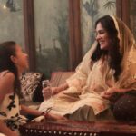 Lara Dutta Instagram - Wilayat…. On set, with her daughter….. Both reel and real life! 😍😍. 📸: @anmol_kachroo Charlie Chopra and the mystery of Solang Valley Only on @sonylivindia #CharlieChopraandthemysteryofSolangValley