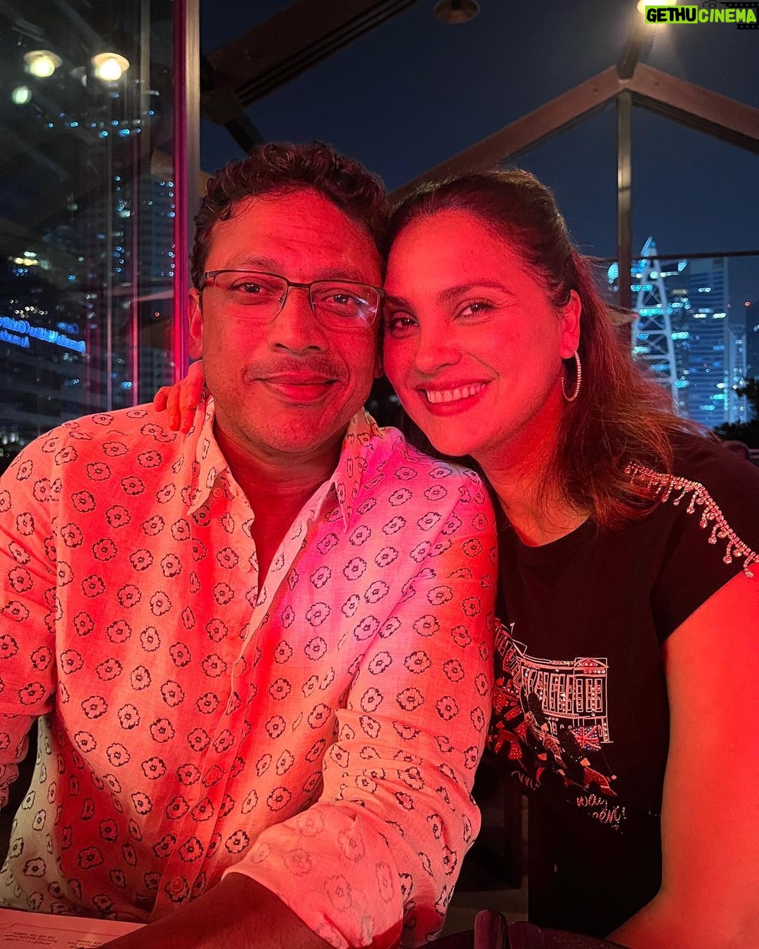 Lara Dutta Instagram - And just like that…. It’s already December!!! Can’t say I’m sad to see the end of November. It’s been a challenging month on multiple levels!! Much needed respite and night out with my two most favourite people, during my favourite time of the year!! At the end of the day- family is all that matters! 🥰🥰🥰