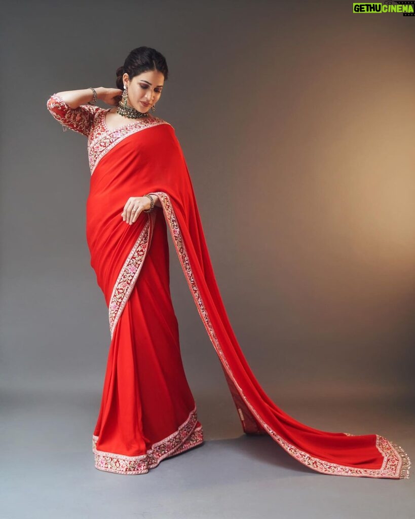 Lavanya Tripathi Instagram - There is a shade of red for every woman.. . . ▫️Styled by: @ashwin_ash1 & @hassankhan_3 ▫️Saree - @taruntahiliani ▫️Jewellery @vegasri_goldanddiamonds ▫️Shot by - @ishan.n.giri