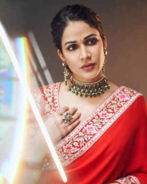 Lavanya Tripathi Instagram - 🧨
.
.
▫️Styled by:
@ashwin_ash1 & @hassankhan_3 

▫️Saree - @taruntahiliani 

▫️Jewellery @vegasri_goldanddiamonds 

▫️Shot by - @ishan.n.giri