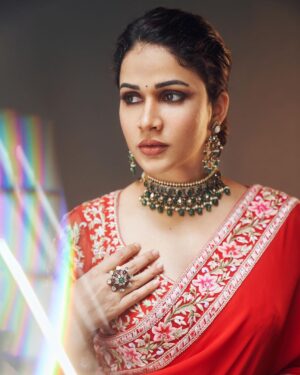 Lavanya Tripathi Instagram - 🧨
.
.
▫️Styled by:
@ashwin_ash1 & @hassankhan_3 

▫️Saree - @taruntahiliani 

▫️Jewellery @vegasri_goldanddiamonds 

▫️Shot by - @ishan.n.giri