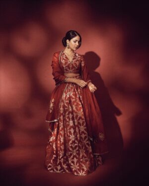 Lavanya Tripathi Instagram - Diwali ka pataka kinda vibe 🎆

Styled by - @ashwin_ash1 & @hassankhan_3 
Outfit - @raw_mango
Jewelry- @vegasri_goldanddiamonds
Footwear- @aprajitatoorofficial 
Shot by - @ishan.n.giri 
@theperfecttoast.in