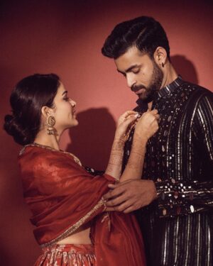 Lavanya Tripathi Instagram - I hope your Diwali was as amazing as ours!! 🪔🧿

-VTK & LTK

Styled by - @ashwin_ash1 & @hassankhan_3 
Outfit - @raw_mango
Jewelry- @vegasri_goldanddiamonds
Footwear- @aparajitatoorofficial
Shot by - @ishan.n.giri 
@theperfecttoast.in