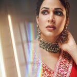 Lavanya Tripathi Instagram - 🧨 . . ▫️Styled by: @ashwin_ash1 & @hassankhan_3 ▫️Saree - @taruntahiliani ▫️Jewellery @vegasri_goldanddiamonds ▫️Shot by - @ishan.n.giri