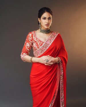 Lavanya Tripathi Instagram - Ye lal rang… ♥️
.
.
.

▫️Styled by:
@ashwin_ash1 & @hassankhan_3 

▫️Saree - @taruntahiliani 

▫️Jewellery @vegasri_goldanddiamonds 

▫️Shot by - @ishan.n.giri