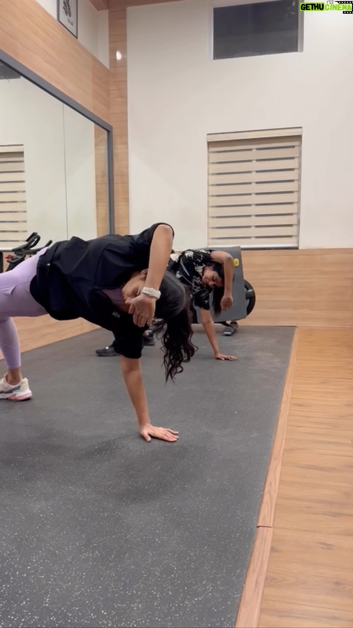 Lavanyaa Instagram - Happiest birthday akka thangam @lavanyaa_official It’s been two whole years of us knowing each other and you’re one of the best personalities I’ve met so far … The hard work you put on and off screen is gonna take you heights ! Wishing you lifetime happiness and good health …Everything will fall in place at the right time for the goodness you have in you 🧿 Keep giving us the cute cute smiles and random screams 😅 HAPPY BIRTHDAY @lavanyaa_official
