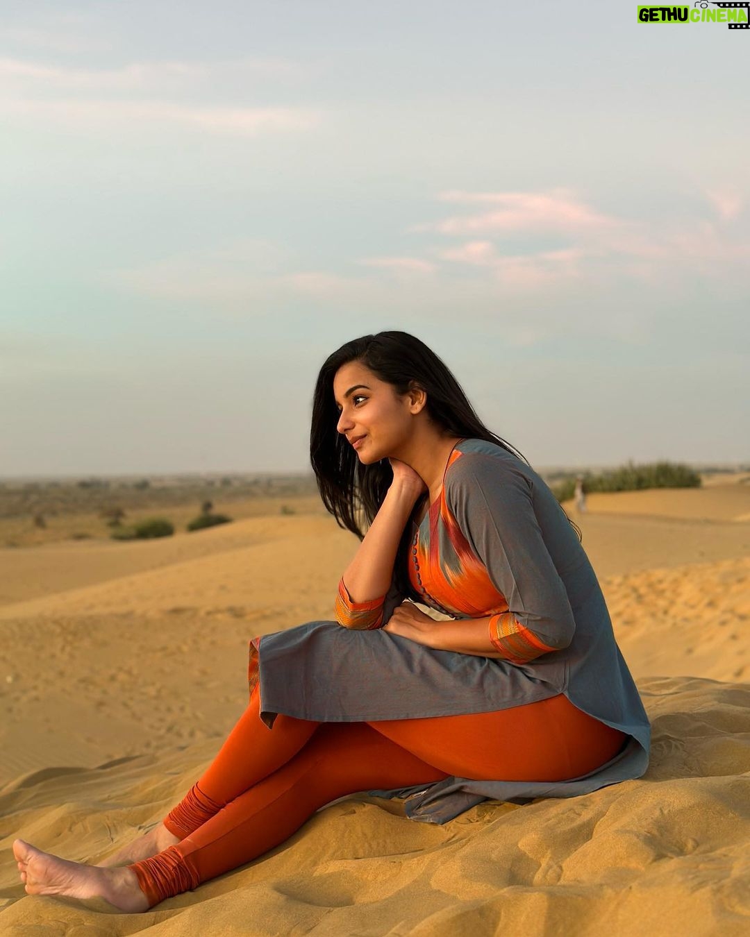 Lavanyaa - 111.2K Likes - What makes the desert beautiful is that somewhere it hides a well.
#lavanya #rajasthan #jaisalmer #desert