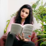 Lavanyaa Instagram - books grow magic ✨ #lavanya #tamil #tamilcinema #tamilactress #kollywood #atomichabits #books #nomakeup #homesweethome