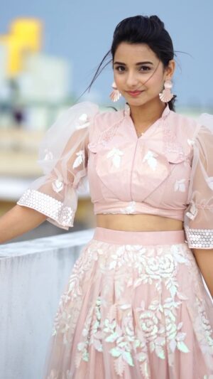 Lavanyaa Instagram - Climate ⛈️ 🤍

Wearing @sambhaviboutique 
Hairstyle @mahi_hairdo 
🎥 @kanyamedia 

#lavanya #rain #rainyday #chennai #tamil #tamilcinema #tamilsongs #hairstyles #pastel #outfit #southindianbride #southindiafashionawards #instagood #tamilactress #tamilstatus #rainy #tamilbgm #nenjaipoopol #evening #sunset #photography #videography #kanyamedia #sambhaviboutique #selfmakeup #reels #tamilreels #reelsinstagram