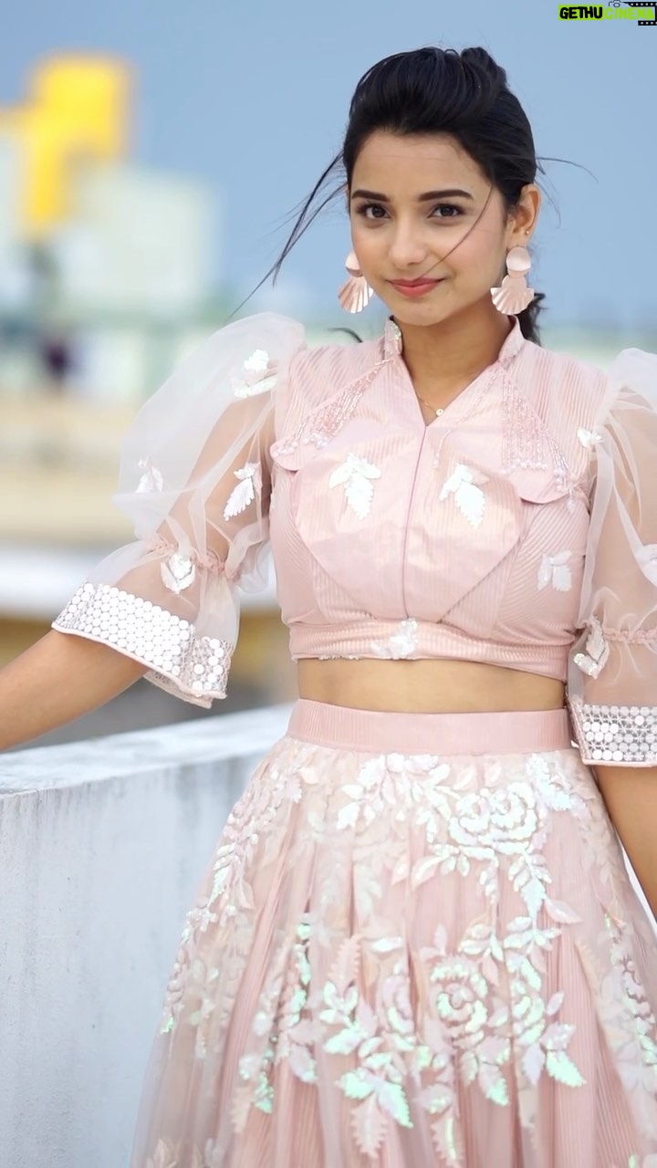 Lavanyaa - 120.5K Likes - Climate ⛈️ 🤍
Wearing @sambhaviboutique
Hairstyle @mahi_hairdo
🎥 @kanyamedia
#lavanya #rain #rainyday #chennai #tamil #tamilcinema #tamilsongs #hairstyles #pastel #outfit #southindianbride #southindiafashionawards #instagood #tamilactress #tamilstatus #rainy #tamilbgm #nenjaipoopol #evening #sunset #photography #videography #kanyamedia #sambhaviboutique #selfmakeup #reels #tamilreels #reelsinstagram