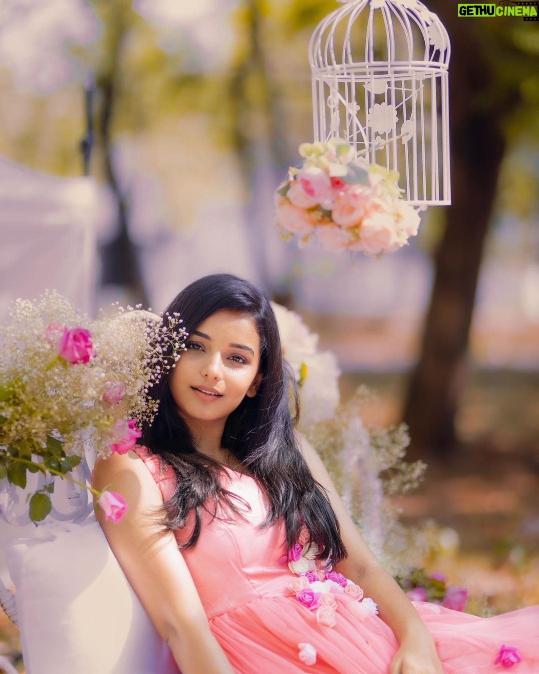 Lavanyaa Instagram - Solitude š¤šš¤ š· @karthikha_photography Costume @sambhaviboutique Concept @styl_by_prathi #woods #solitude #outfits #outdoors #forest #dreamy #pink #lavanya #tamilcinema #flowers #rose #hairstyles #love #travel #outing #trees #intothewild #intothewoods #universe #floral #floraldesign #costume #design #fashion #explore #heaven #live #earth #earthing #photographylovers
