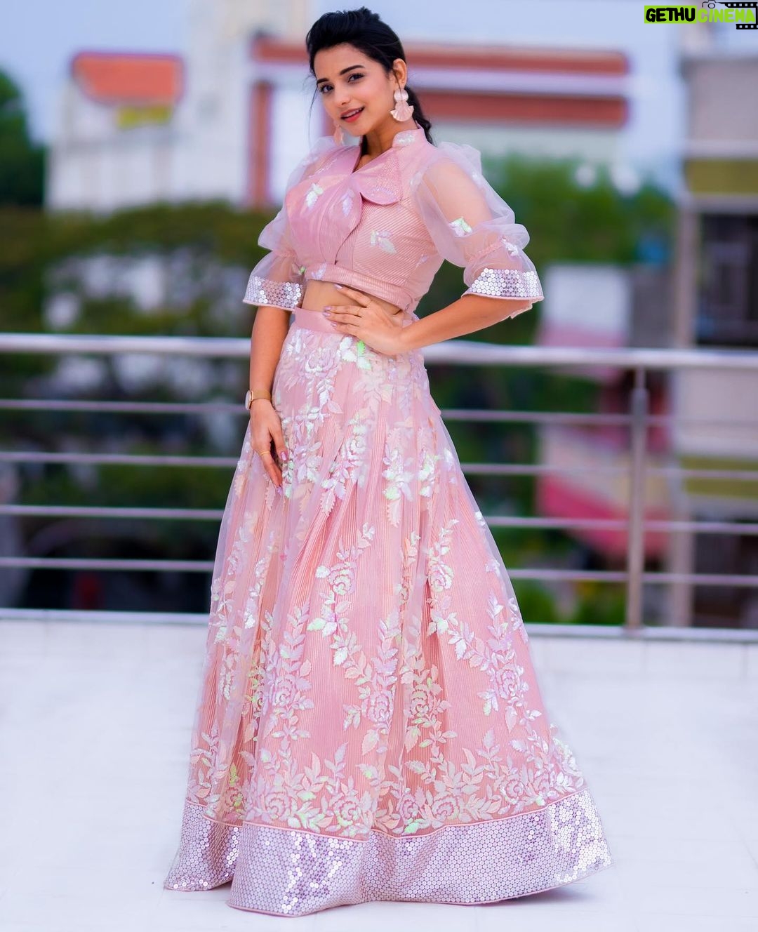 Lavanyaa Instagram - so far, so good ๐ Outfit from @sambhaviboutique Hairdo @mahi_hairdo PC @kanyamedia #lavanya #tamil #tamilponnu #tamilcinema #tamilstatus #tamilsong #tamilsongs #aha #thegreatindiancompany #pandianstores #sippikulmuthu #queenofmadras #outfit #fashion #fashionblogger #southindianweddings #southindianbride #indianwedding #vijayteleawards #vijaytv #hairstyles #hairdo #hairstyle #hair #chennai #instagood #skincare #sunset #love #ipl Chennai, India