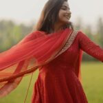 Lavanyaa Instagram - ✨💃🏻 Photography @karthikha_photography Videography @kavinilavan_filmmaker Reels cut : @nidhin_prem Voice : @yuvaprakash.tamil Outfit : @sambhaviboutique Earring : @aara_bridal_jewellery_studio #lavanya #tamil #tamilponnu #tamillyrics #tamillove #tamilstatus #tamilsong #tamilsongs #tamilactress #tamilmovie #tamilmusic #lavanyaa #tamilcinema #photography #reels #tamilreels #tamilpoem #ipl #songs #churidar #indianwear #indianwedding #fashion #india #indianwedding #red #reddress #trending #reelsindia #beautiful Madurai - நம்ம மதுரை