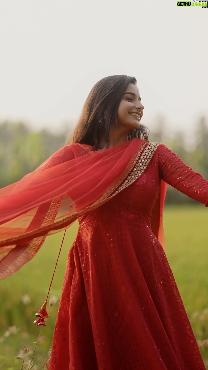 Lavanyaa Instagram - ✨💃🏻 Photography @karthikha_photography Videography @kavinilavan_filmmaker Reels cut : @nidhin_prem Voice : @yuvaprakash.tamil Outfit : @sambhaviboutique Earring : @aara_bridal_jewellery_studio #lavanya #tamil #tamilponnu #tamillyrics #tamillove #tamilstatus #tamilsong #tamilsongs #tamilactress #tamilmovie #tamilmusic #lavanyaa #tamilcinema #photography #reels #tamilreels #tamilpoem #ipl #songs #churidar #indianwear #indianwedding #fashion #india #indianwedding #red #reddress #trending #reelsindia #beautiful Madurai - நம்ம மதுரை