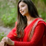 Lavanyaa Instagram - இது என்ன கனவா… 📸 @karthikha_photography 💃🏻 @sambhaviboutique #lavanya #tamil #tamilcinema #tamilserial #tamilstatus #tamilsong #tamilactress #tamilsongs #red #reddress #churidar #chudidhar #fashion #ipl2023 #ipl #hairstyles #hair #kumkum #ootd #yoga #aesthetic #river #lavanyaa #tamillove #love #malargalemalargale #ramadan #explore #photography #beautiful Madurai - நம்ம மதுரை