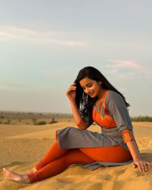 Lavanyaa Instagram - What makes the desert beautiful is that somewhere it hides a well. 

#lavanya #rajasthan #jaisalmer #desert