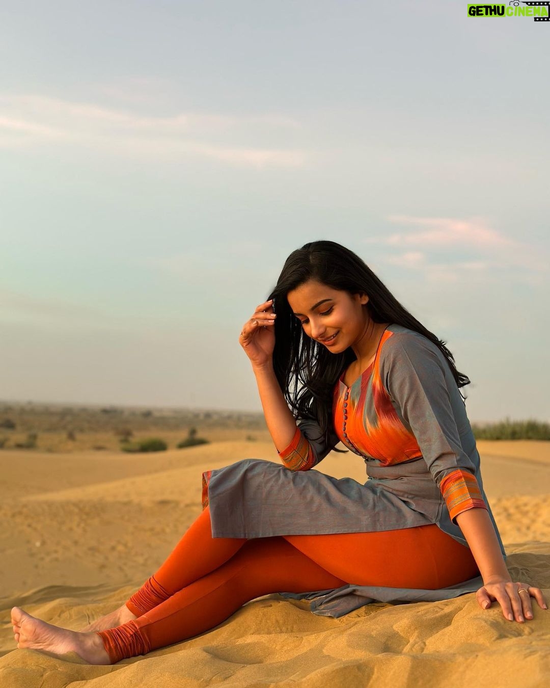 Lavanyaa - 111.2K Likes - What makes the desert beautiful is that somewhere it hides a well.
#lavanya #rajasthan #jaisalmer #desert