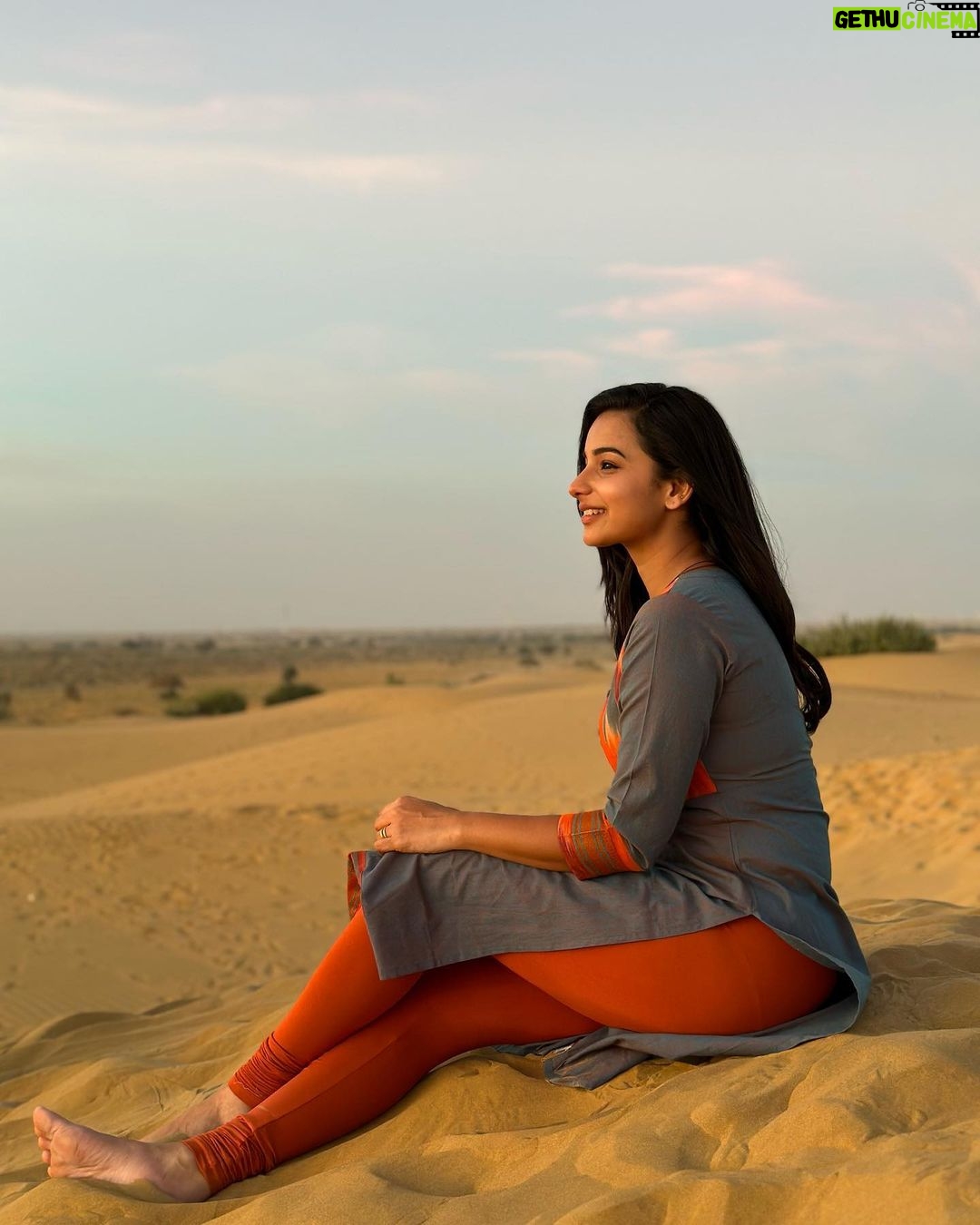 Lavanyaa - 111.2K Likes - What makes the desert beautiful is that somewhere it hides a well.
#lavanya #rajasthan #jaisalmer #desert