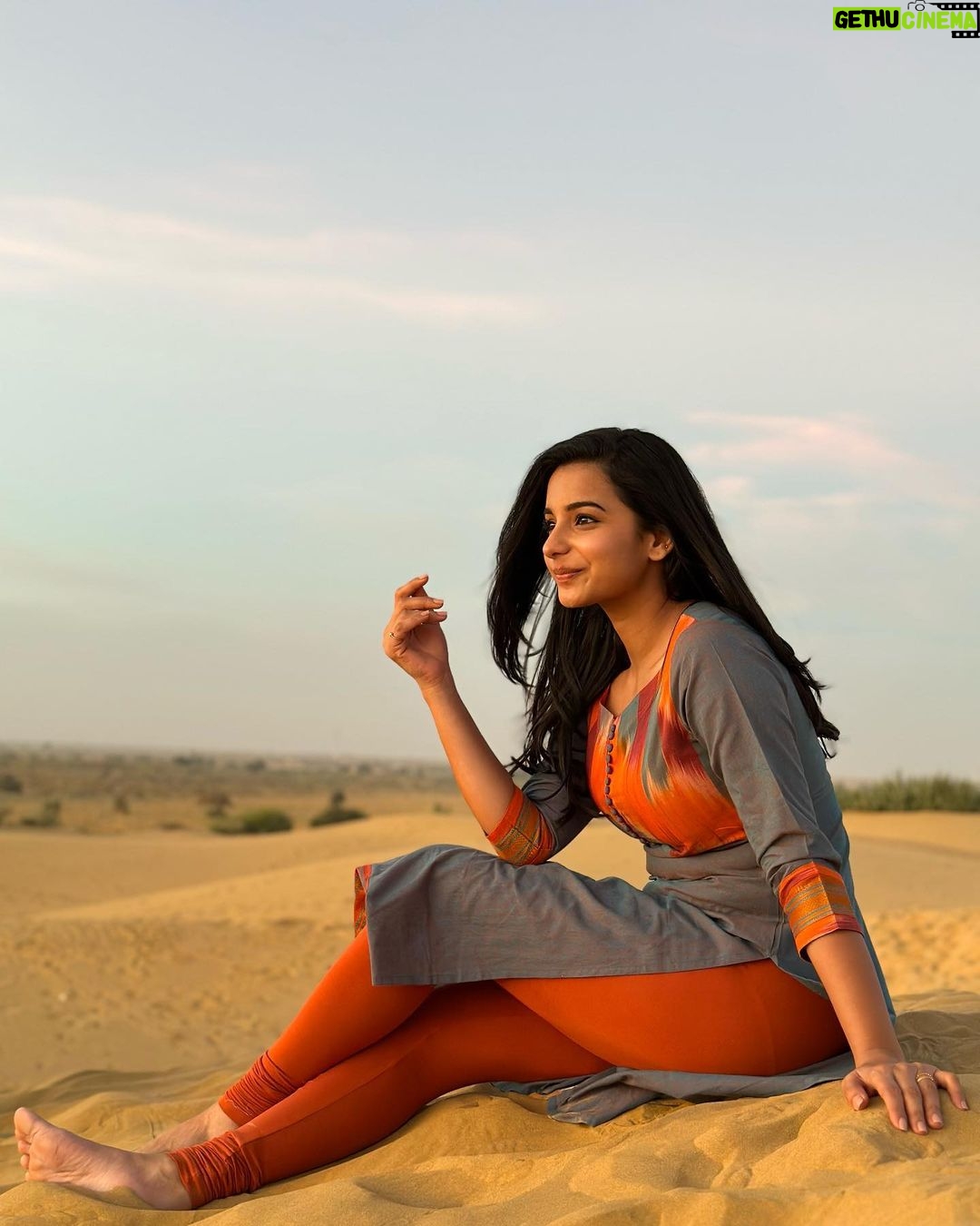 Lavanyaa - 111.2K Likes - What makes the desert beautiful is that somewhere it hides a well.
#lavanya #rajasthan #jaisalmer #desert