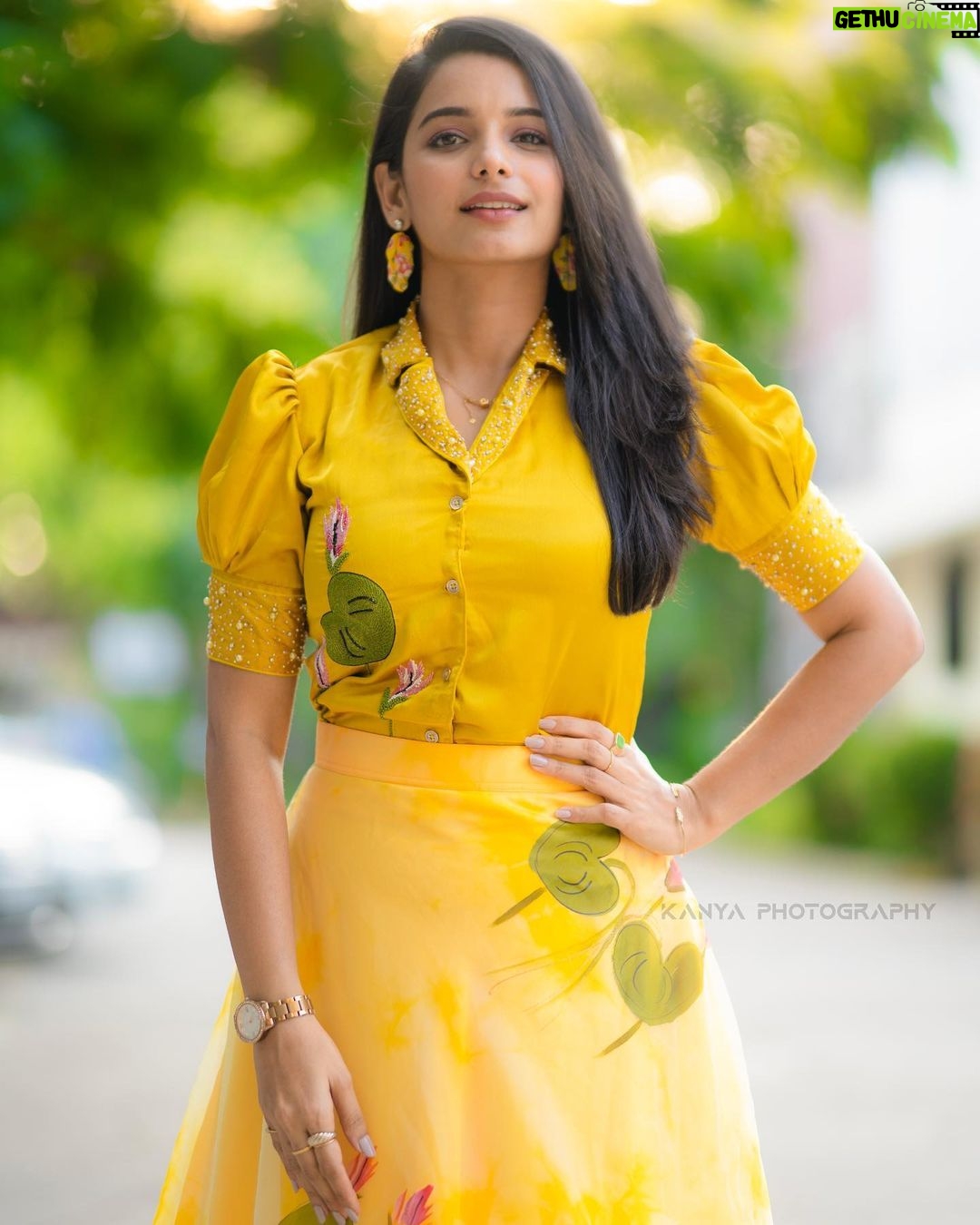 Lavanyaa Instagram - decide every morning that you are in a good mood π Outfit from @sambhaviboutique PC: @kanyamedia #lavanya #racermovie #tamilmovie #tamilsongs #tamilponnu #tamilsong #tamilcinema #tamilstatus #tamilactress #tamilserial #yellow #tamilserial #ootd #outfits #outfitoftheday #skirt #top #styling #iplt20 #hairstyles #vintage #love #instagood #instagram #audiolaunch #naturallight #portraitphotography #portrait #photography #shine #photooftheday LV Prasad Studio