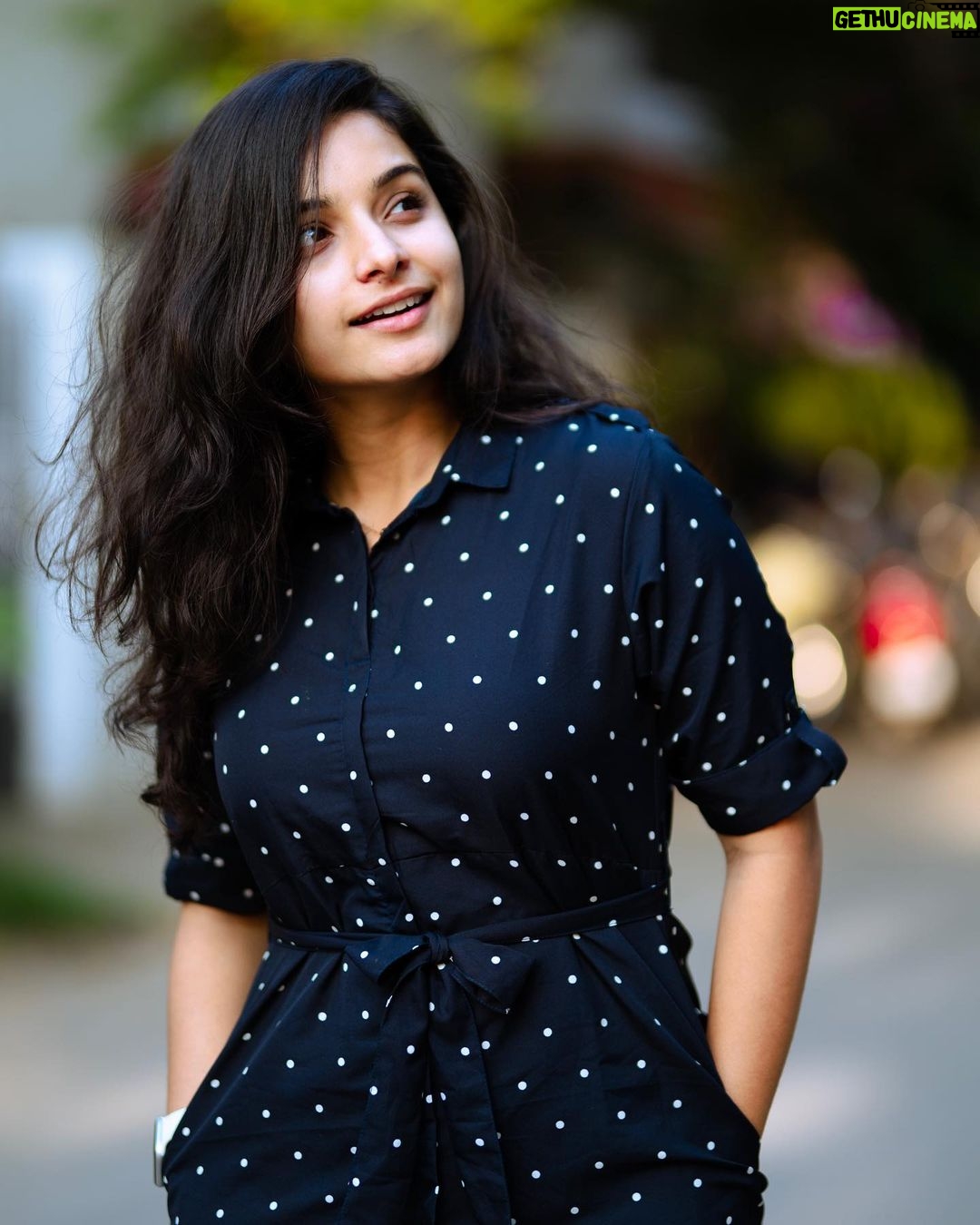 Lavanyaa Instagram - sm:)e PC: @kanyamedia #tamil #tamilponnu #lavanya #tamilsongs #tamilcinema #tamilsong #tamilstatus #ootd #explore #chennai #tamilactress #instagood #love #dotwork #gown #hairstyles #smile #photography #portraitphotography #streetstyle #sunset #art #skincare #fashion #indianwedding #india #instadaily #girl #healthylifestyle #style Chennai, India
