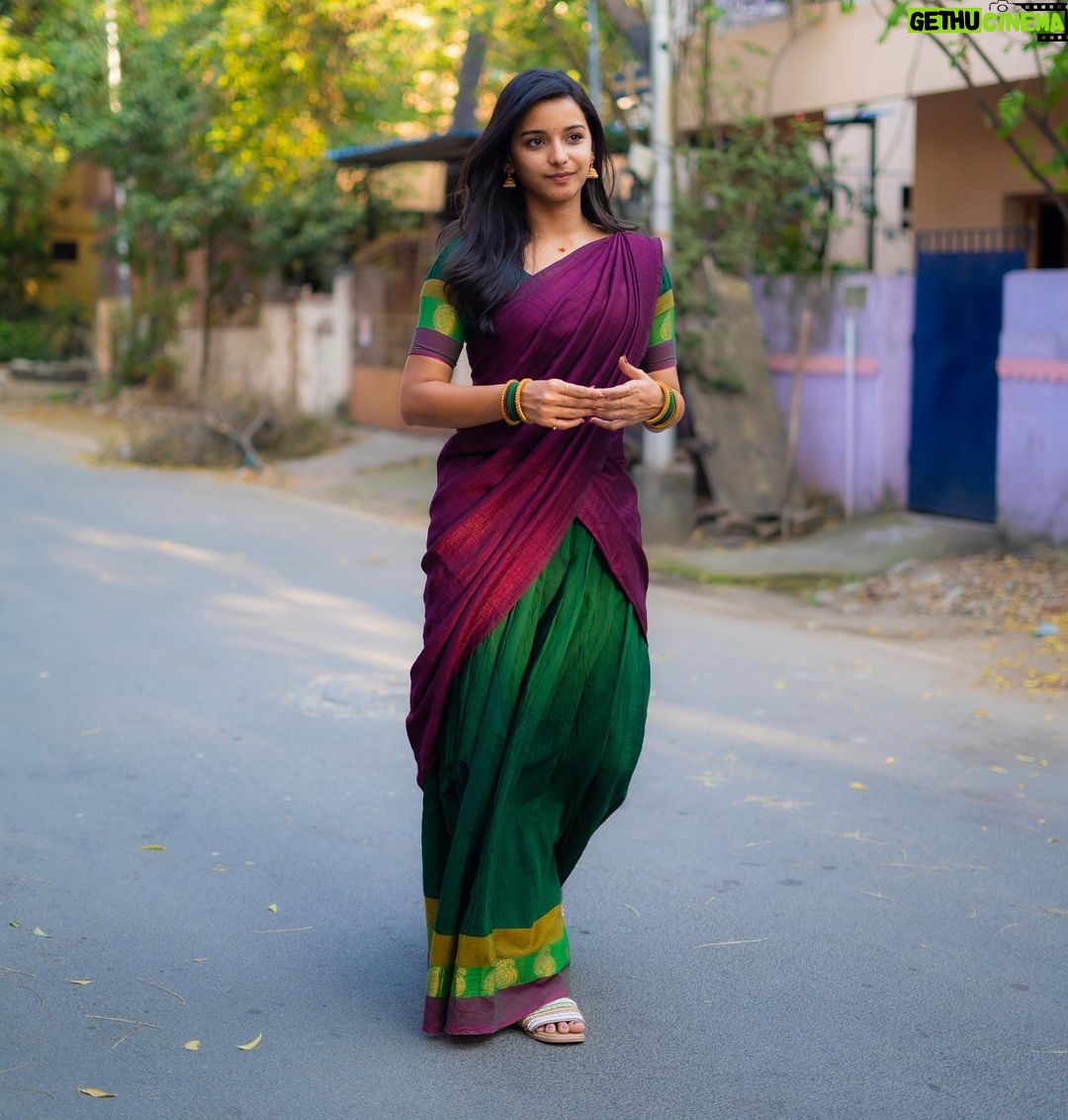 Lavanyaa Instagram - புத்தம் புது காலை… Wearing @kanchi_cottonsarees Designer @sambhaviboutique 📸 @kanyamedia #lavanya #tamil #goodmorning #happysunday #morning #portrait #ootd #outfitoftheday #outfit #halfsaree #love #chennai #thavani #tamilponnu #tamilsongs #tamilstatus #tamilsong #tamilcinema #tamilactress #kollywood #hairstyles #cinema #vijaytv #streetphotography #saree #sareelove #fashion #ipl #fitness #southindianweddings Saligramam