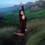 Lavanyaa Instagram - The mountains are calling and I must go 💃🏻 📸 @kanyamedia #lavanya #tamil #tamilponnu #tamilcinema #tamilsongs #tamilsong #kolukkumalai #kerala #munnar #theni #idukki #hills #sunrise #ootd #outfitoftheday #burgandy #grass #mountains #wanderlust #explore #explorepage #peace #love #beauty #lifestyle #travel #travelphotography #travelreels #hairstyles #life Kolukkumalai-Munnar