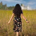 Lavanyaa Instagram - What feel like the end is often the beginning 🪶 📸 @kanyamedia #lavanya #tamil #tamilponnu #tamilsongs #tamilcinema #vijaytv #pandianstores #mullai #palani #black #blackdress #girl #agriculture #sunrise #goodmorning #tiruppur #coimbatore #love #ootd #healthyfood #hairstyles #quotes #photography #photooftheday #tbt #nomakeup #picoftheday #organic #organicskincare #sunset Tirupur