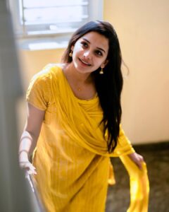 Lavanyaa Instagram - 💛 📸 @kanyamedia #lavanya #tamil #tamilponnu #kollywood #tamilcinema #kollywoodcinema #tamilactress #tamilsongs #yellowkurti #yellow #sunkissed #ootd #tiruppur #coimbatore #nomakeup #hairstyles #salwars #tamilsong #healthylifestyle #organic #organicskincare #organicfood #helpothers #instagood #bracelets #golden #mullai #pandianstores #vijaytv #queenofmadras Tirupur