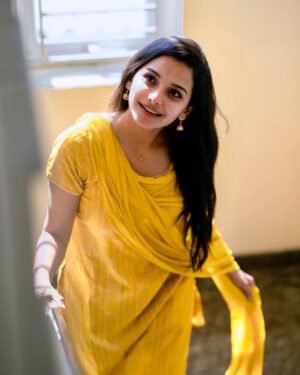 Lavanyaa Instagram - 💛

📸 @kanyamedia 

#lavanya #tamil #tamilponnu #kollywood #tamilcinema #kollywoodcinema #tamilactress #tamilsongs #yellowkurti #yellow #sunkissed #ootd #tiruppur #coimbatore #nomakeup #hairstyles #salwars #tamilsong #healthylifestyle #organic #organicskincare #organicfood #helpothers #instagood #bracelets #golden #mullai #pandianstores #vijaytv #queenofmadras