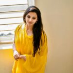 Lavanyaa Instagram - என் இதழின் ஓரம்… புன்னகையின் கோலம்… PC: @kanyamedia #lavanya #tamil #tamilponnu #tamilcinema #tamilsongs #kollywood #tamilactress #kollywoodcinema #varisu #soulofvarisu #yellow #yellowsaree #yellowkurti #yellowdress #goodmorning #tiruppur #coimbatore #nomakeup #sunkissed #ootd #outfitoftheday #love #pongal #january #organicskincare #organic #healthyfood #healthylifestyle #instagood #explore Tirupur