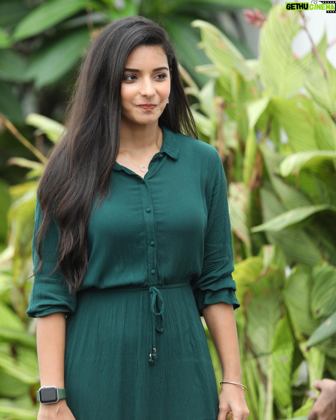 Lavanyaa - 67.8K Likes - Self love is the highest frequency that attracts everything you desire🧚🏻♂️
Photography @prathap_kumar_murugan
#me #lavan #selflove #frequency #high #lavanya #green #dark #naturephotography #beach #greenery #candid #attractive #pic #pictures #picture