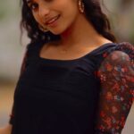 Lavanyaa Instagram - பொன் மான் இவளா 🦌✨ Outfit: @sambhaviboutique Hairstyle: @m_a_h_i_hairdo Video: @kanyamedia #lavanya #tamil #tamilcinema #tamilsongs #newyear #happynewyear #newyear2023 #thunivutrailer #chennai #tamilserial #birthdaypost #kurti #tirupur #cars #streetphotography #gratitude #thunivu #kollywood #mullai #naturephotography #winter #saturday #love #bts #healthylifestyle #instagood #ootd #outfitoftheday #food #lifestyle Chennai, India