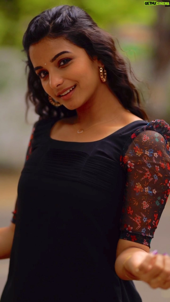 Lavanyaa - 82.1K Likes - பொன் மான் இவளா 🦌✨
Outfit: @sambhaviboutique
Hairstyle: @m_a_h_i_hairdo
Video: @kanyamedia
#lavanya #tamil #tamilcinema #tamilsongs #newyear #happynewyear #newyear2023 #thunivutrailer #chennai #tamilserial #birthdaypost #kurti #tirupur #cars #streetphotography #gratitude #thunivu #kollywood #mullai #naturephotography #winter #saturday #love #bts #healthylifestyle #instagood #ootd #outfitoftheday #food #lifestyle
