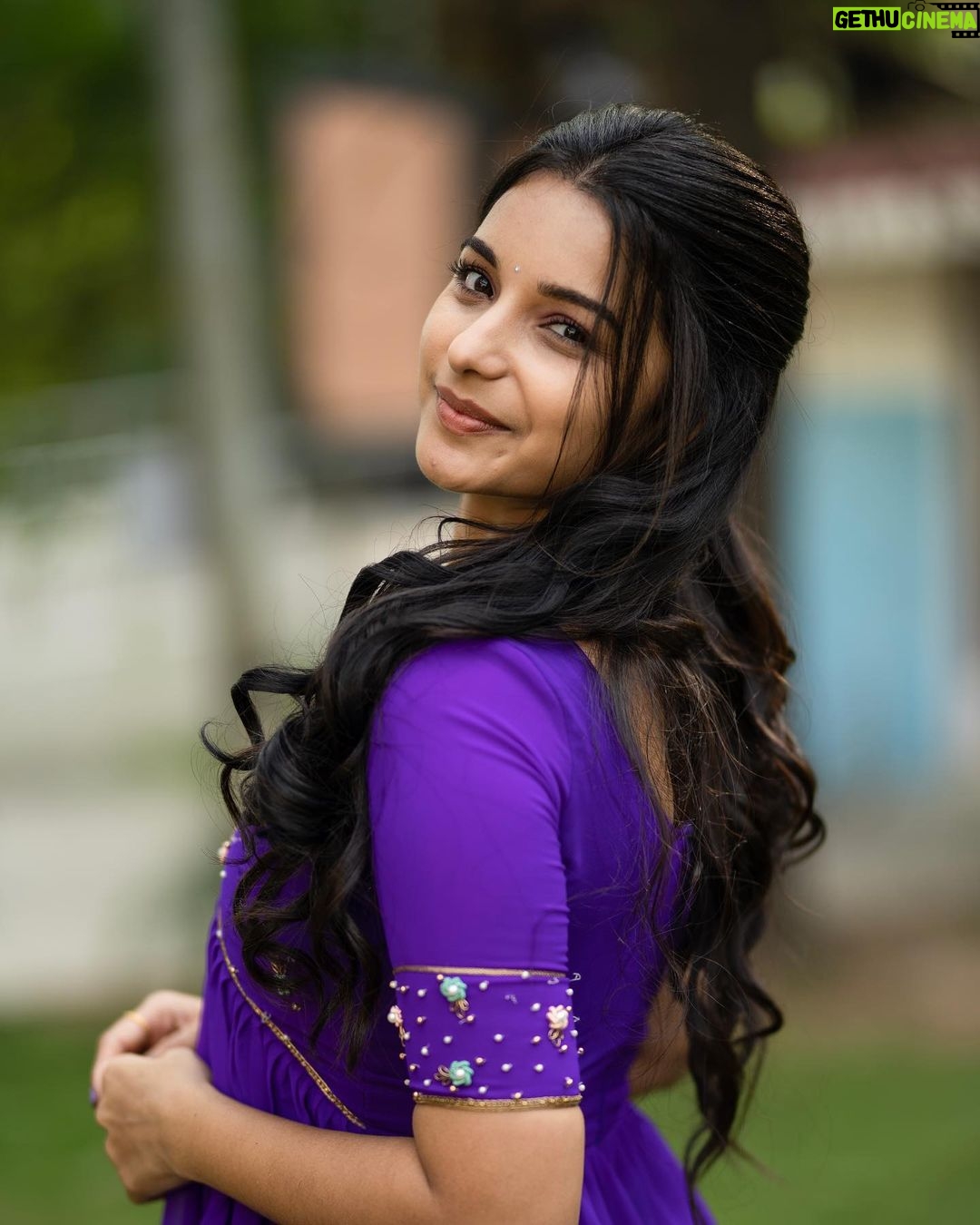 Lavanyaa Instagram - Beauty begins the moment you decide to be yourself π¦ Wearing @sambhaviboutique Hair @m_a_h_i_hairdo Pc @kanyamedia #lavanya #tamil #tamilcinema #tamilsongs #tamilponnu #kollywood #kollywoodcinema #makeup #hairstyles #hair #violet #purple #girl #positivevibes #jasper #jaspertamilmovie #love #ootd #outfitoftheday #sunset #heroine #mullai #pandianstores #vijaytv #tamilactress #chennai #tiruppur #helpothers #photooftheday #christmas Prasad Preview Theatre Saligramam