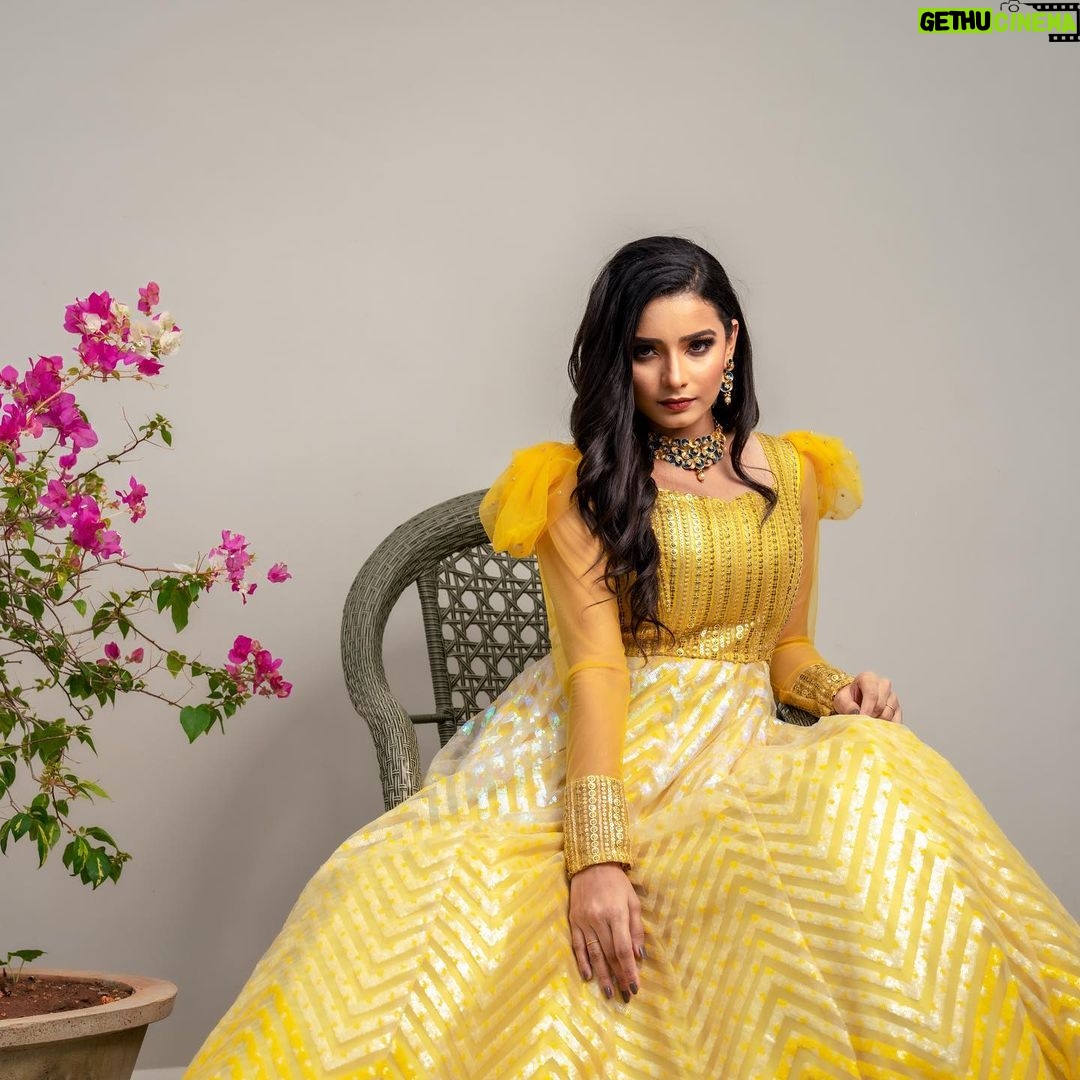 Lavanyaa Instagram - You don’t just wake up and become the butterfly. Growth is a process. Wearing @aara_rental_gowns 📸 @ynoteventplanners #lavanya #tamil #yoga #selflove #kollywood #kollywoodcinema #kollywoodactress #actress #tamilactress #sky #plants #landscape #love #yellow #argentina #photooftheday #yellowdress #gown #southindianbride #southindianjewellery #makeup #quotes #mullai #pandianstores #christmas #girl #chennaiweddingplanner #motivation #instagood #travel Coimbatore, Tamil Nadu