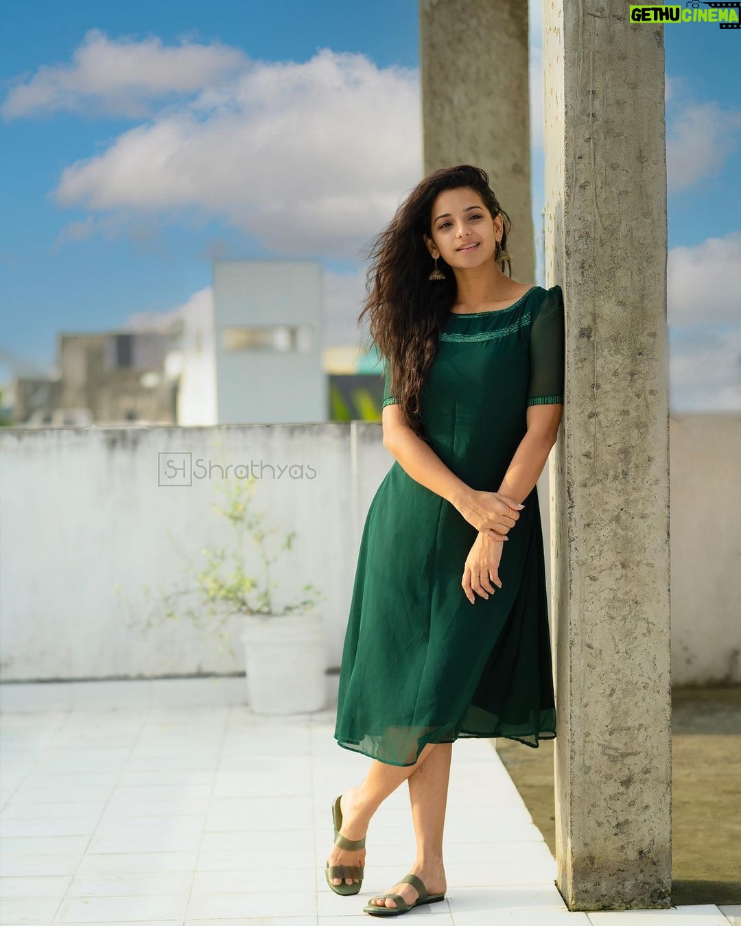 Lavanyaa Instagram - Feeling grand in green πΏ Wearing @shrathyasattire π· @kanyamedia #lavanya #love #tamil #green #dress #top #designer #customised #shrathyas #shrathyasattire #kanya #kollywood #tamilcinema #vijaytv #pandianstores #mullai #chennai #boutique #southindianbride #fashionblogger #fashionstyle #ootd #ootdindia #outfitoftheday #home #photography #fifa #fifaworldcup2022 #helpothers #spreadlove Chennai, India