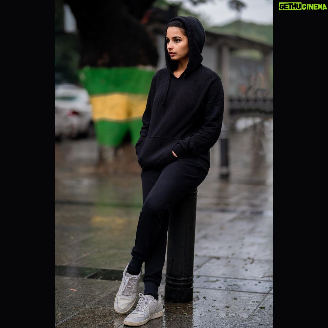 Lavanyaa Instagram - π§οΈ+π΅+π€ Yuvan π· @kanyamedia #tamil #yuvansongs #weather #rainyday #chennai #rain #cyclonemandous #hoodie #chill #music #yuvanshankarraja #tamilsongs #nomakeup #tamilcinema #kollywood #vijaytv #pandianstores #mullai #pandianstoremullai #lavanya #fashionblogger #girl #instagood #ootd #tamilponnu #birthdaymonth #picoftheday #workout #streetstyle #streetphotography Chennai, India