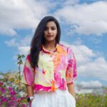Lavanyaa Instagram - 🤍💖💛💚🤍 📸 @kanyamedia #lavanya #tamil #tamilponnu #ootd #outfitoftheday #fashionstyle #fashion #fashionista #multicolor #chennai #tamilcinema #tamilsongs #love #instagram #instagood #hairstyles #sky #portrait #photooftheday #photography #vijaytvserial #pandianstores #mullai #madurai #airportlook #organicskincare #organic #nomakeup #quotes #girl Chennai, India