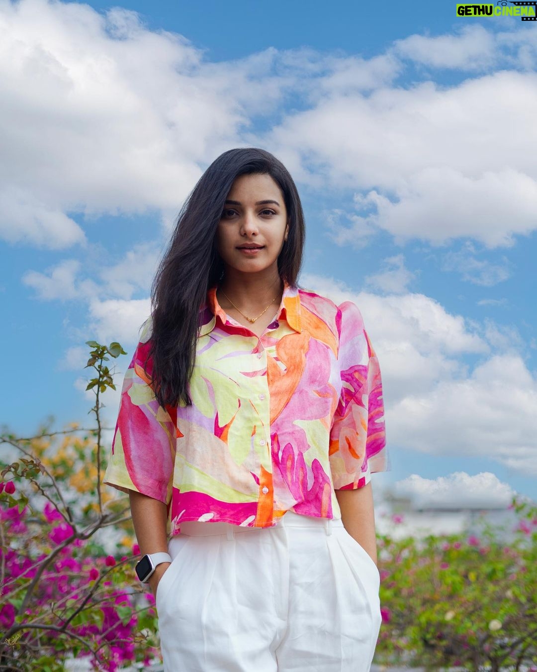 Lavanyaa Instagram - 🤍💖💛💚🤍 📸 @kanyamedia #lavanya #tamil #tamilponnu #ootd #outfitoftheday #fashionstyle #fashion #fashionista #multicolor #chennai #tamilcinema #tamilsongs #love #instagram #instagood #hairstyles #sky #portrait #photooftheday #photography #vijaytvserial #pandianstores #mullai #madurai #airportlook #organicskincare #organic #nomakeup #quotes #girl Chennai, India